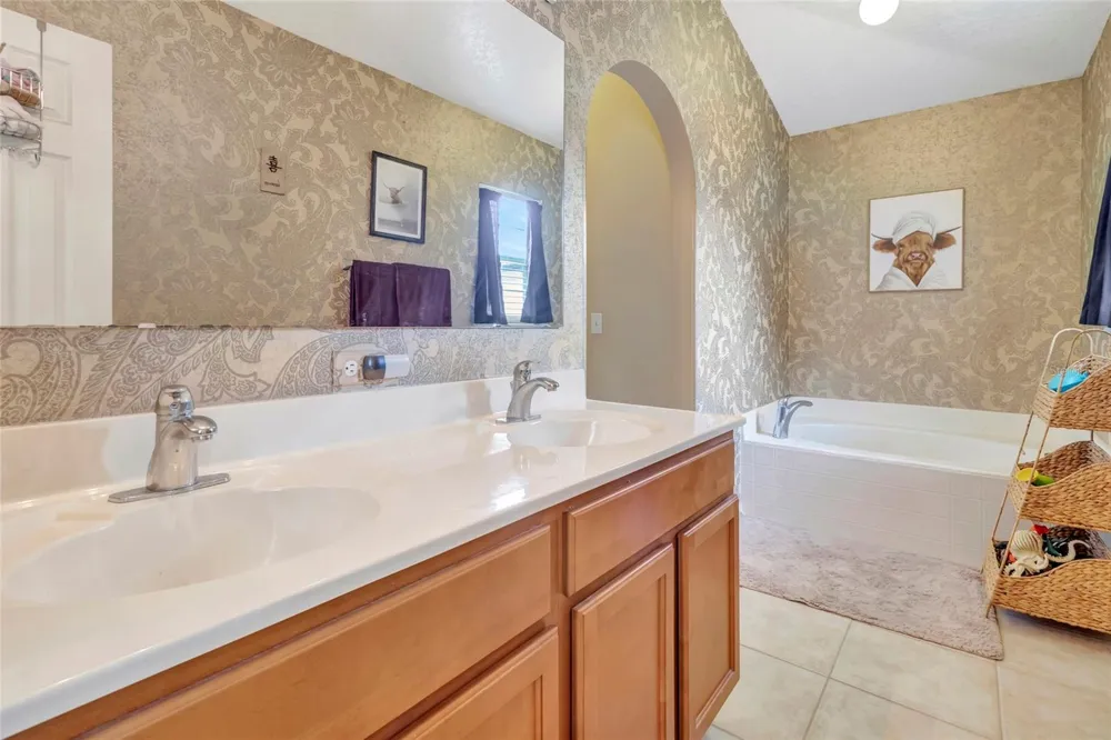 216 TRES REYES LANE Groveland, FL 34736