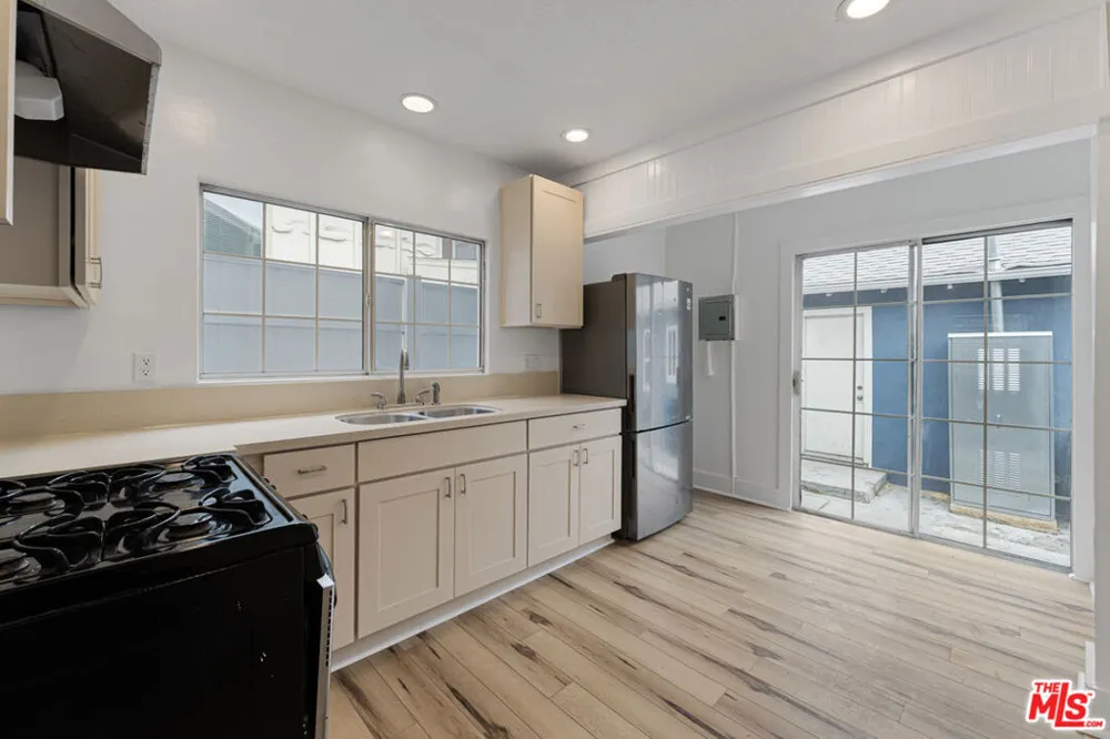 1300 Sanborn Avenue Los Angeles, CA 90027
