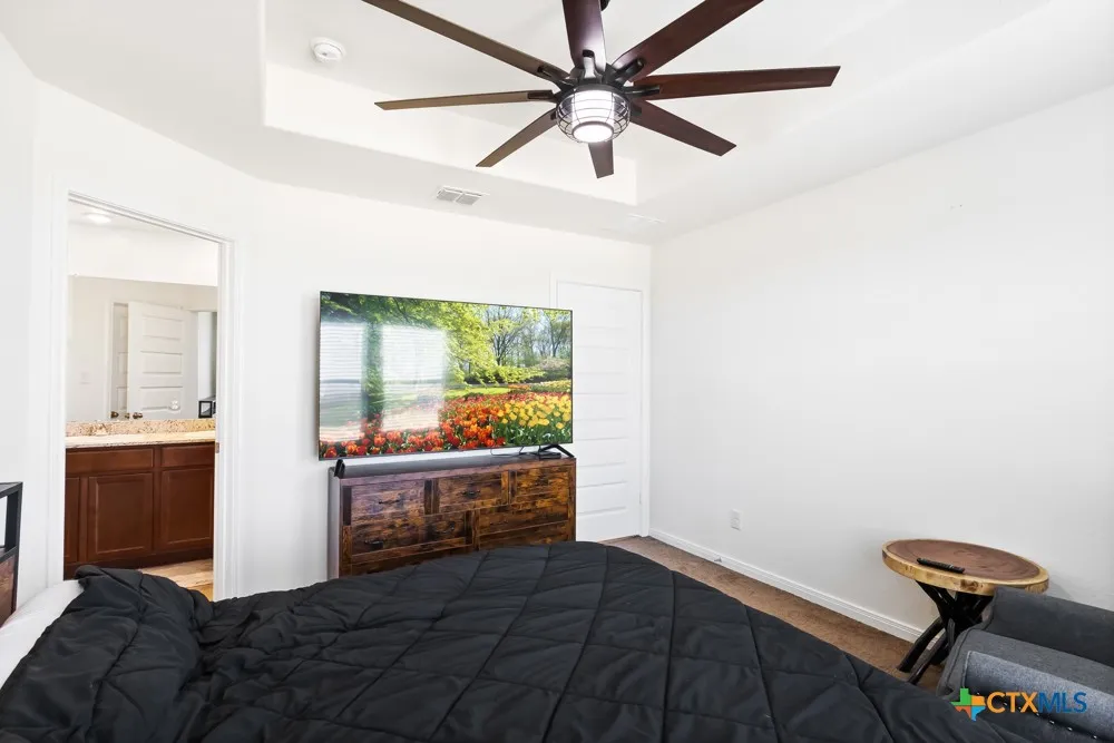 11221 Hollinger Circle Converse, TX 78109