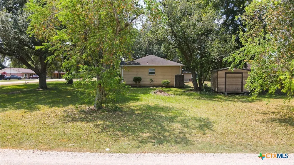 321 Circle Drive Wharton, TX 77488