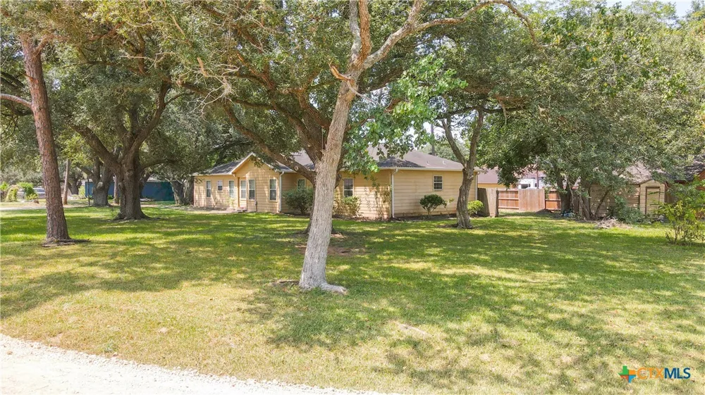 321 Circle Drive Wharton, TX 77488