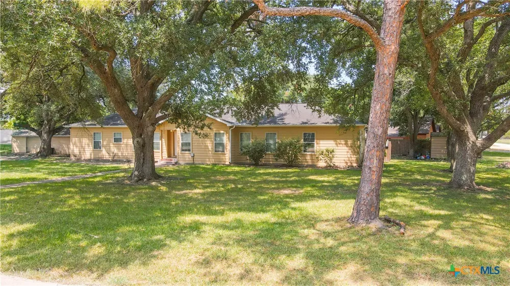 321 Circle Drive Wharton, TX 77488
