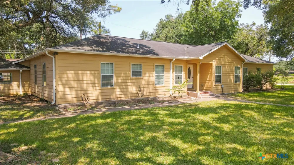321 Circle Drive Wharton, TX 77488