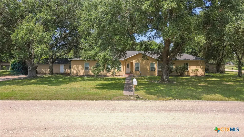321 Circle Drive Wharton, TX 77488