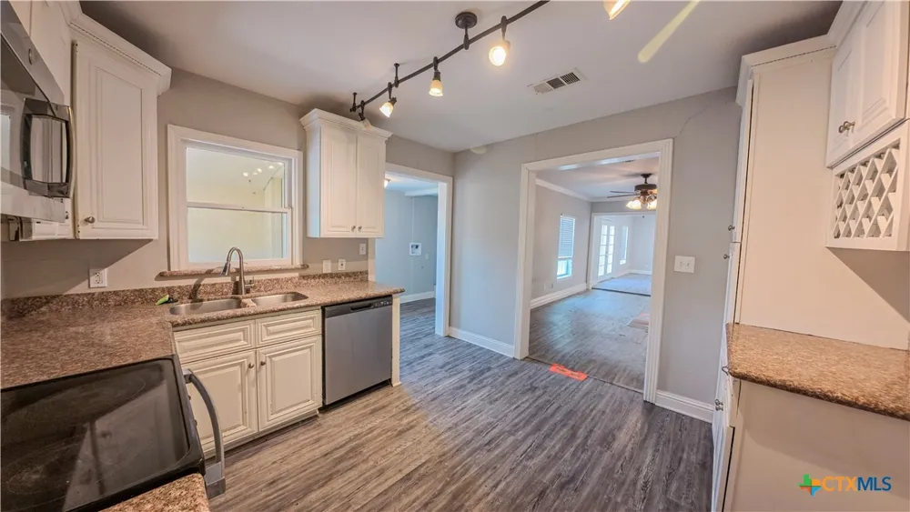 321 Circle Drive Wharton, TX 77488