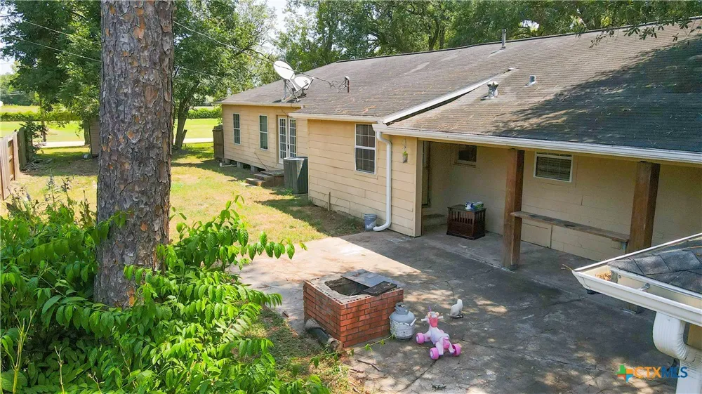 321 Circle Drive Wharton, TX 77488