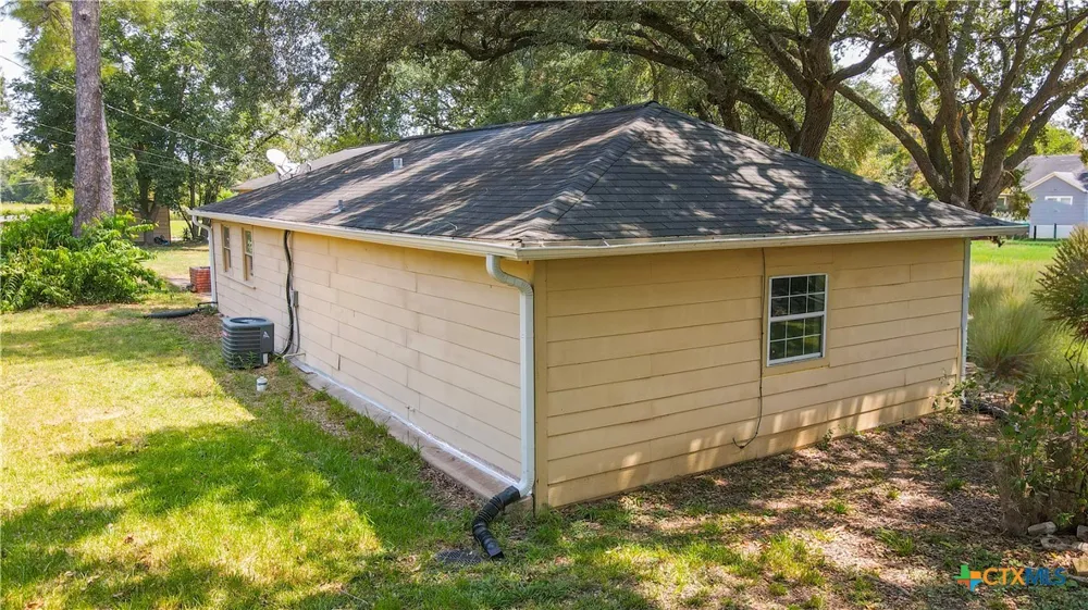 321 Circle Drive Wharton, TX 77488