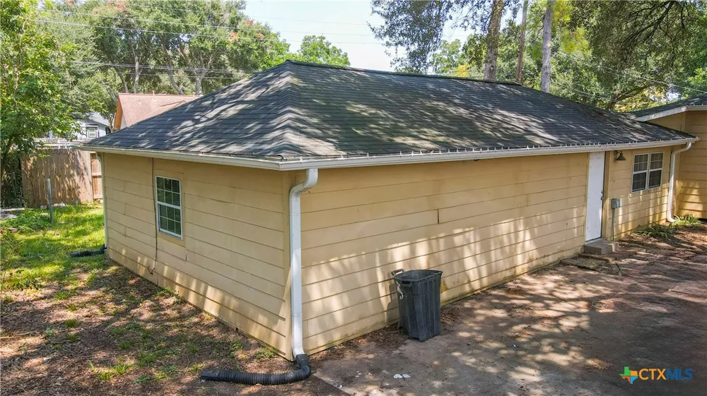 321 Circle Drive Wharton, TX 77488