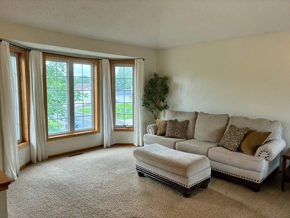 1283 Creekside Drive Waconia, MN 55387