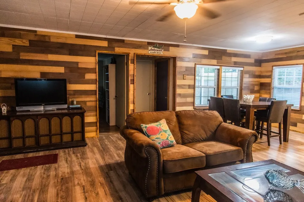 586 County Road 2298 Mineola, TX 75773