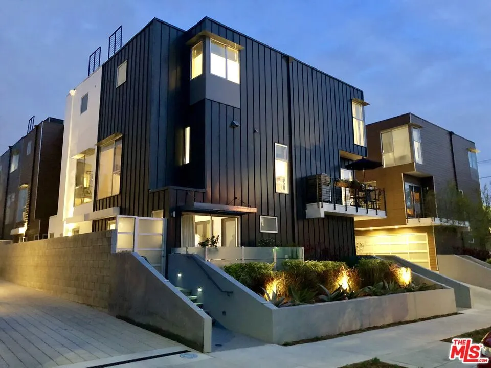 7190 Formosa Fusion Court Los Angeles, CA 90046