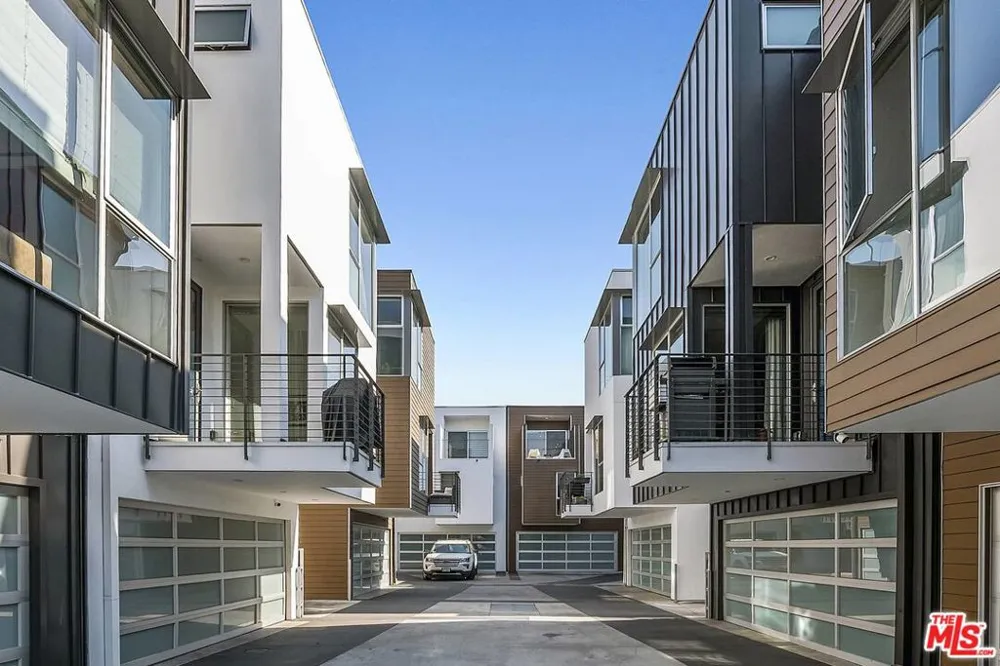 7190 Formosa Fusion Court Los Angeles, CA 90046