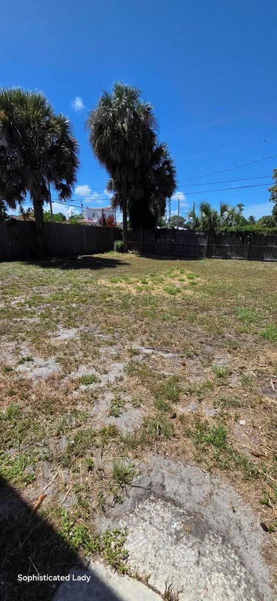 633 11TH STREET West Palm Beach, FL 33401