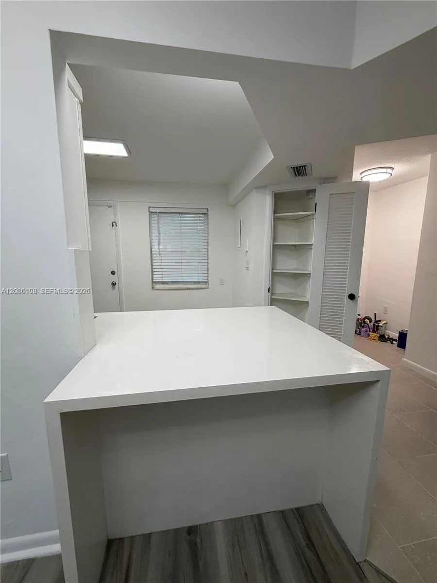 1101 NE 191st St #H101 Miami, FL 33179