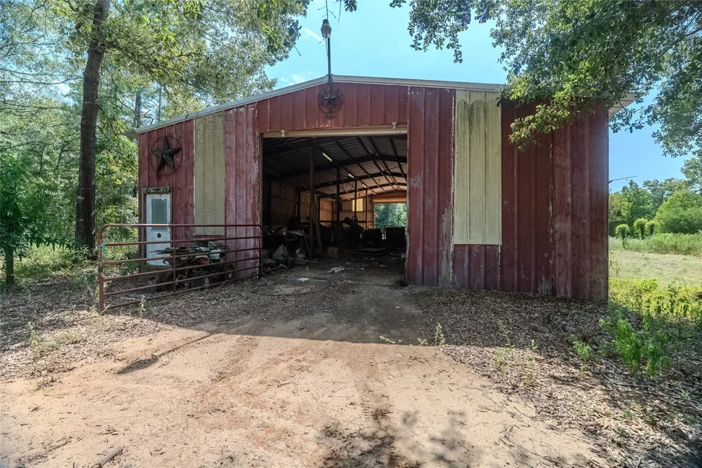 281 Mcgehee Road Willis, TX 77378