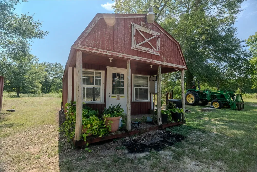 281 Mcgehee Road Willis, TX 77378