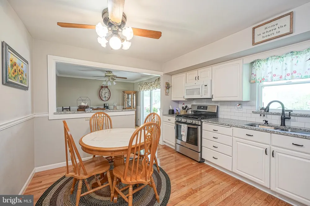 28 SPRINGLANE DRIVE Blackwood, NJ 08012
