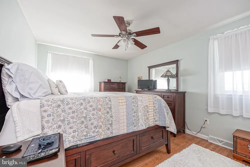 28 SPRINGLANE DRIVE Blackwood, NJ 08012