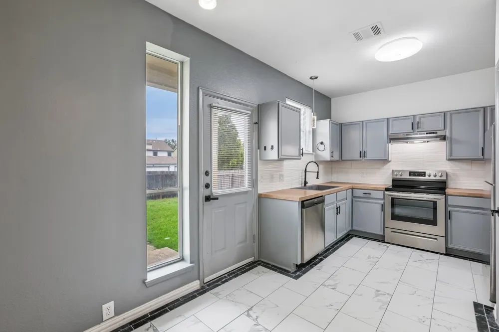 18736 Imperial Eagle Lane Elgin, TX 78621