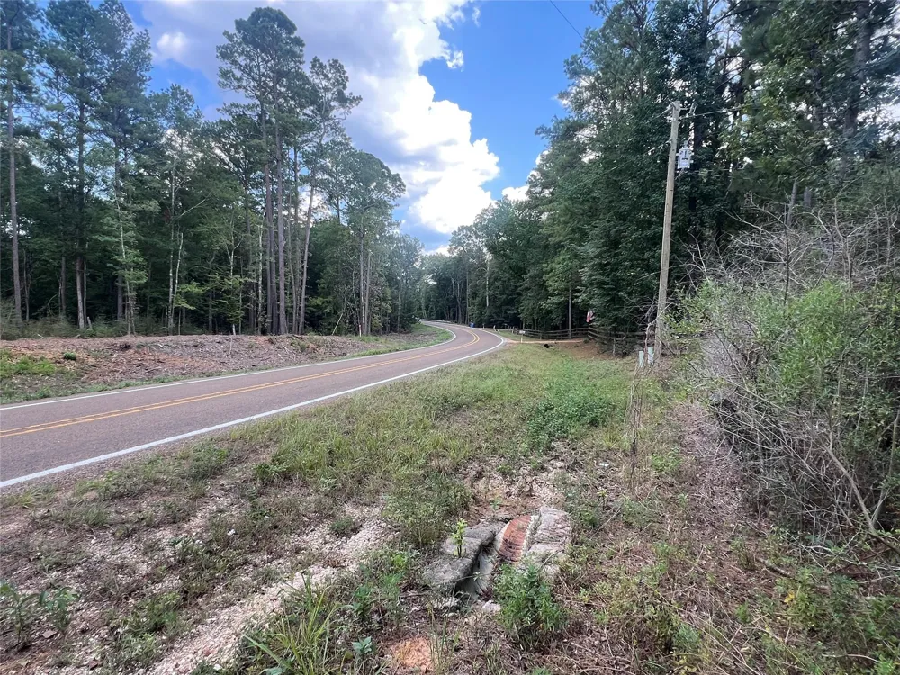 7926 E Fm 942 Livingston, TX 77351
