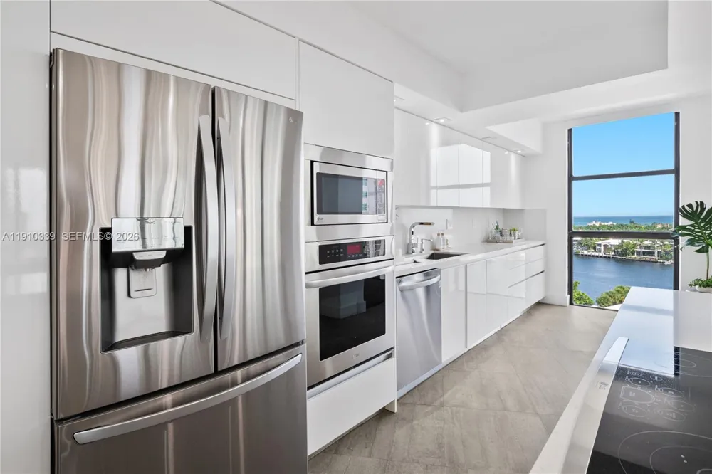 20281 E Country Club Dr #808 Aventura, FL 33180