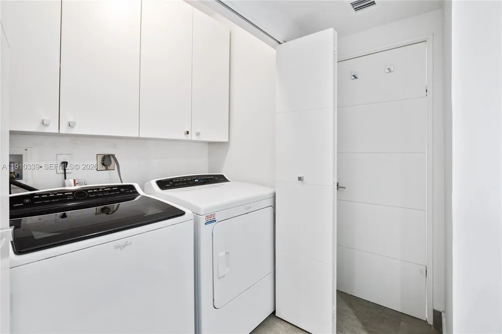 20281 E Country Club Dr #808 Aventura, FL 33180