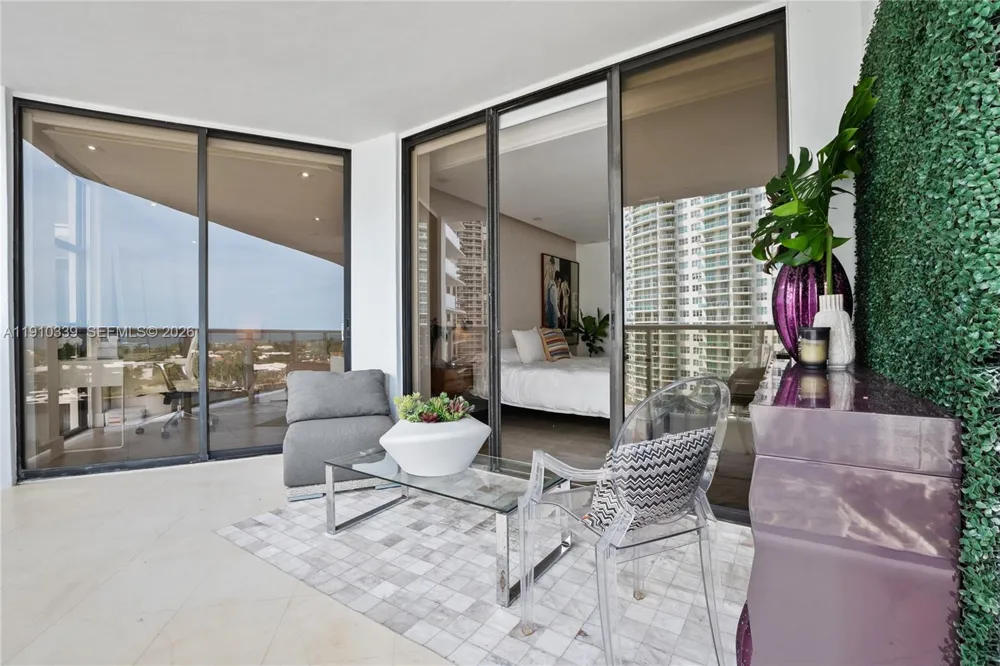 20281 E Country Club Dr #808 Aventura, FL 33180