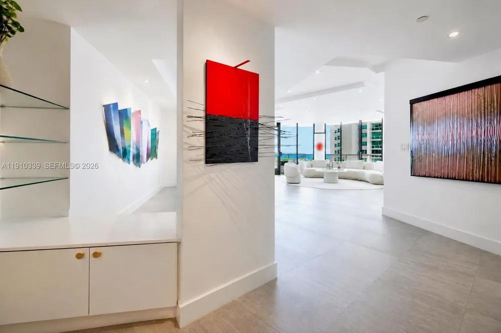 20281 E Country Club Dr #808 Aventura, FL 33180