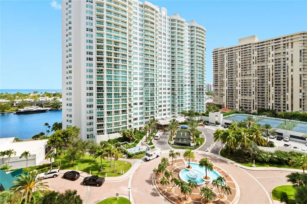20281 E Country Club Dr #808 Aventura, FL 33180