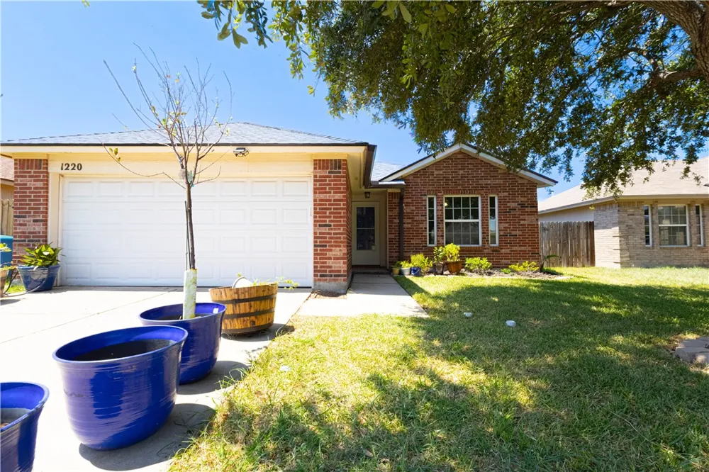 1220 Sacramento Portland, TX 78374