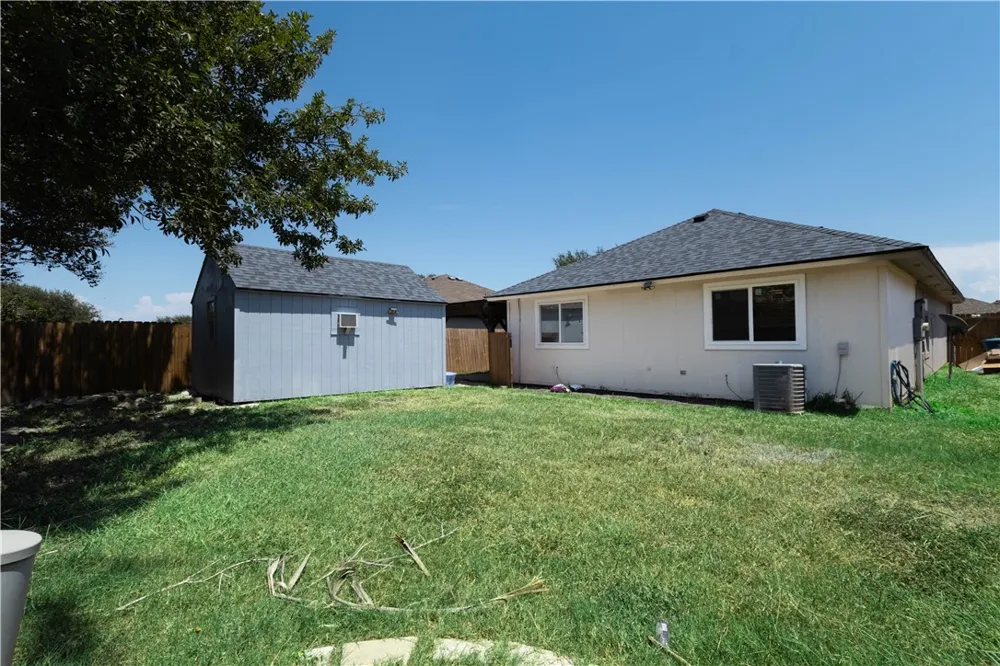 1220 Sacramento Portland, TX 78374