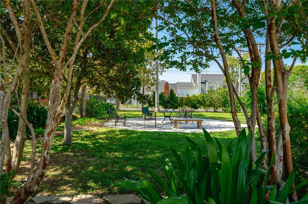 715 S Upper Broadway Street #903 Corpus Christi, TX 78401
