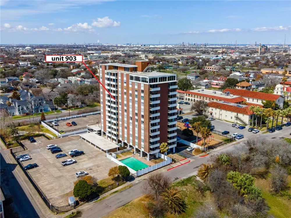 715 S Upper Broadway Street #903 Corpus Christi, TX 78401