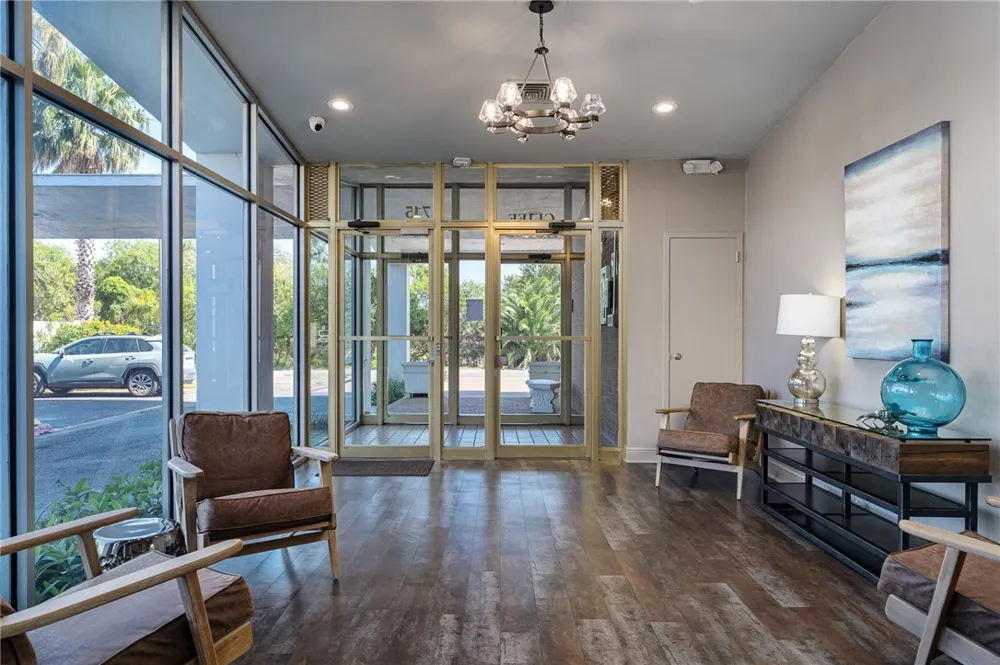 715 S Upper Broadway Street #903 Corpus Christi, TX 78401