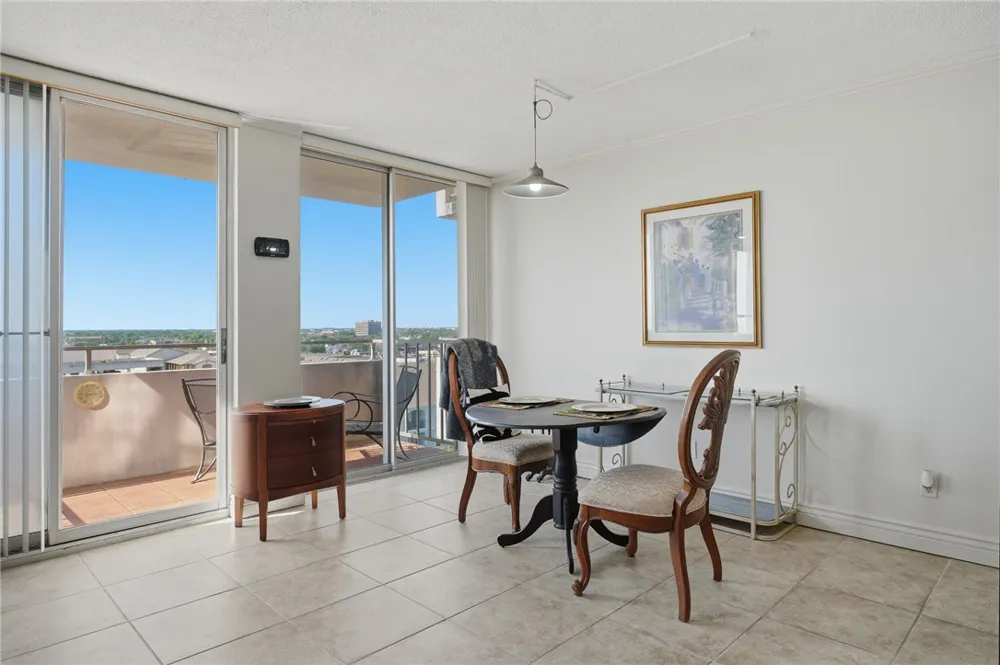 715 S Upper Broadway Street #903 Corpus Christi, TX 78401