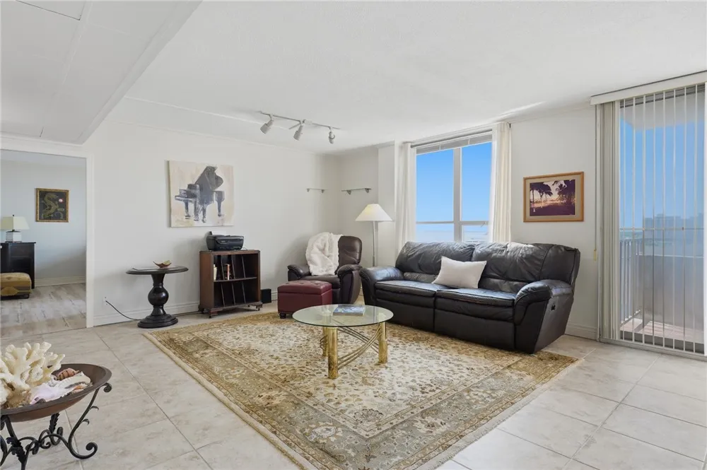 715 S Upper Broadway Street #903 Corpus Christi, TX 78401