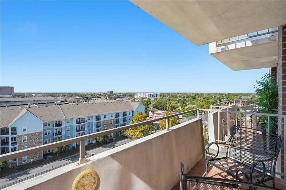 715 S Upper Broadway Street #903 Corpus Christi, TX 78401