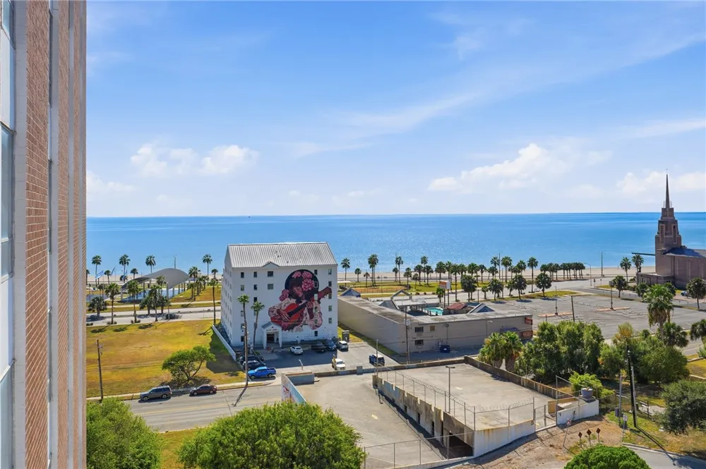 715 S Upper Broadway Street #903 Corpus Christi, TX 78401