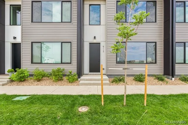 913 Edge Circle Longmont, CO 80501