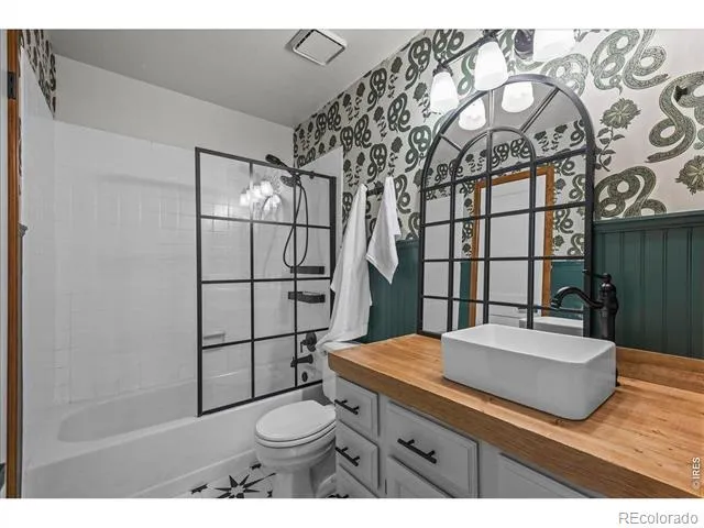 989 S Miller Street #204 Lakewood, CO 80226