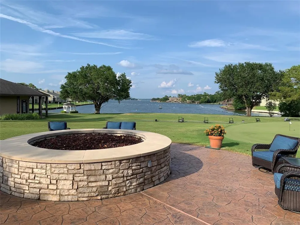 101 Lakeside Drive Conroe, TX 77356