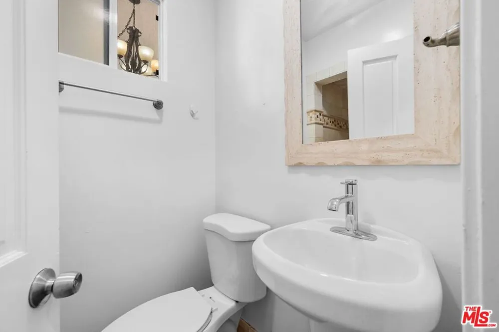 6322 W 78TH PLACE Los Angeles, CA 90045