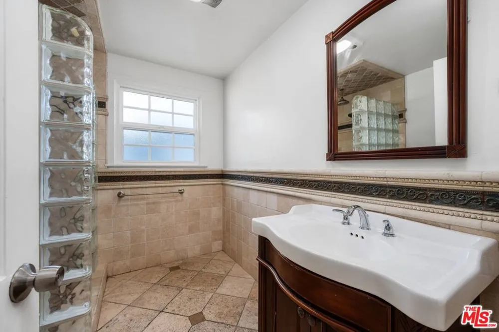 6322 W 78TH PLACE Los Angeles, CA 90045