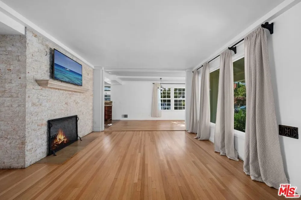 6322 W 78TH PLACE Los Angeles, CA 90045