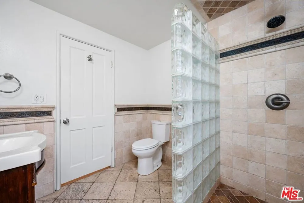6322 W 78TH PLACE Los Angeles, CA 90045