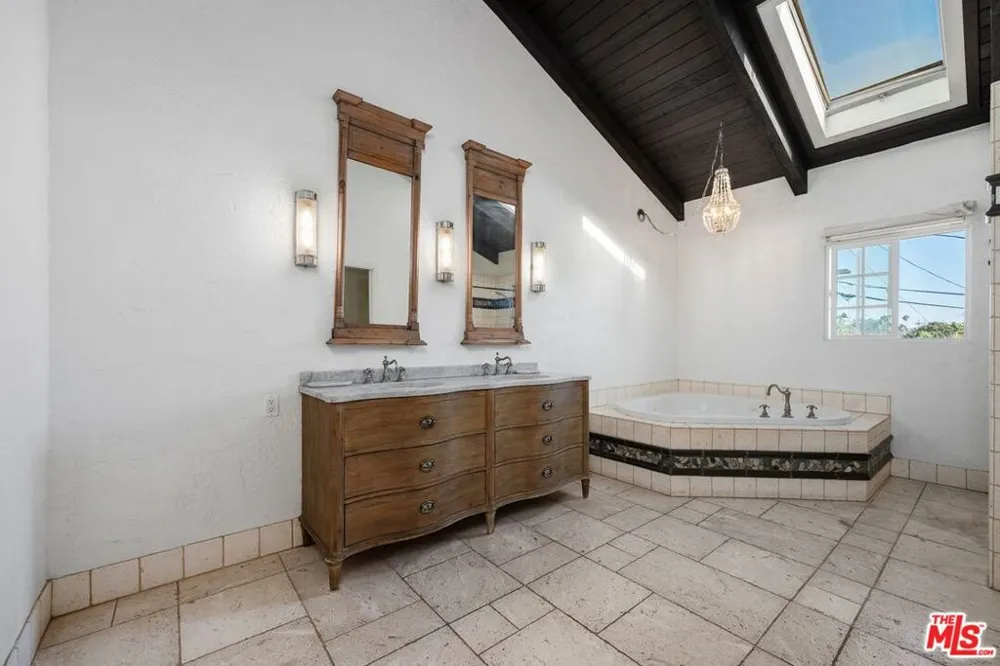 6322 W 78TH PLACE Los Angeles, CA 90045