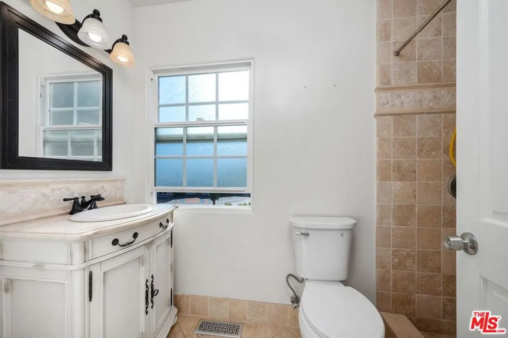 6322 W 78TH PLACE Los Angeles, CA 90045