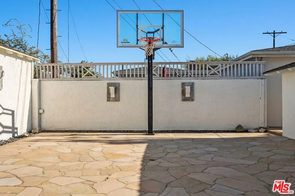 6322 W 78TH PLACE Los Angeles, CA 90045