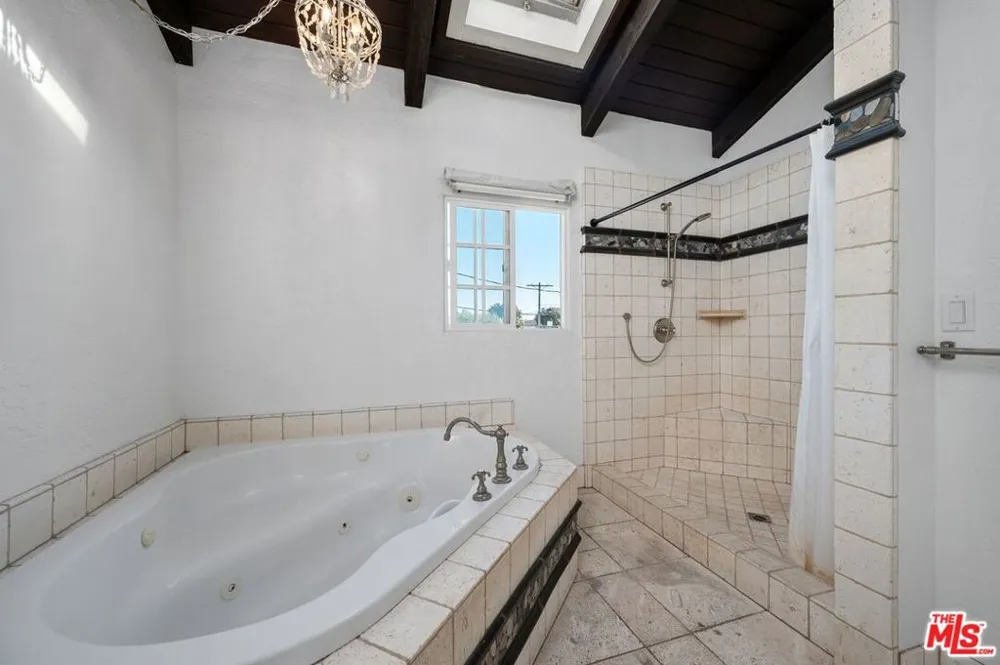 6322 W 78TH PLACE Los Angeles, CA 90045