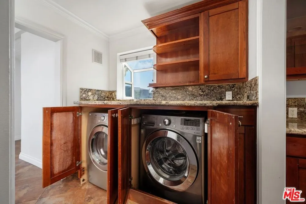 6322 W 78TH PLACE Los Angeles, CA 90045